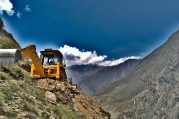 jcb working in the mountain